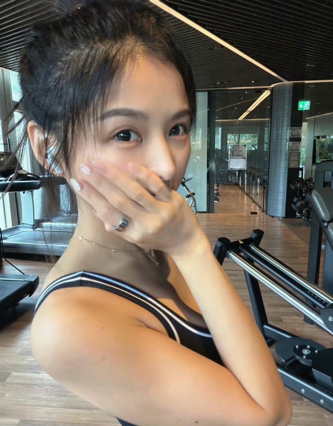 校花美女出生于1998年10月17日，天秤座小姐姐