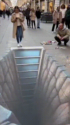 街头艺术，吓退一群人……！