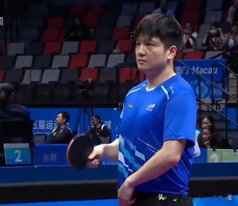 樊振东首场比赛亮相周雨，明显优势战胜周雨，显示出两人水平差距。这场比赛可以说