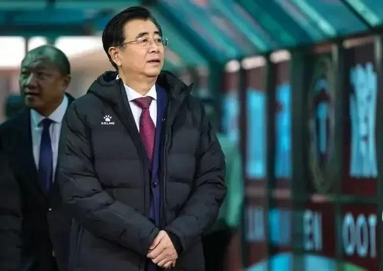 这个不行，那也不行。伊万离开后，国足选帅又成了老大难问题。网上传说是韩国教练申