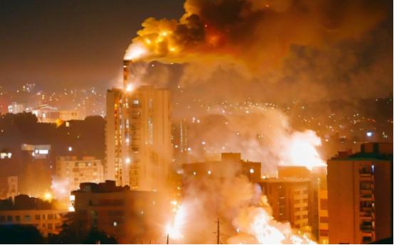 信号极度危险！面对6小时的狂轰滥炸，整个北约指挥部竟然死一般的寂静。很多人以为，