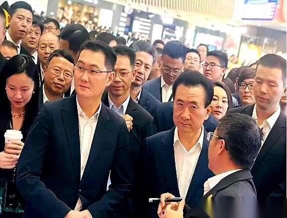 王健林把他一手养大的万达影业，卖了。44个亿。这点钱，还不够王者荣耀两个月的