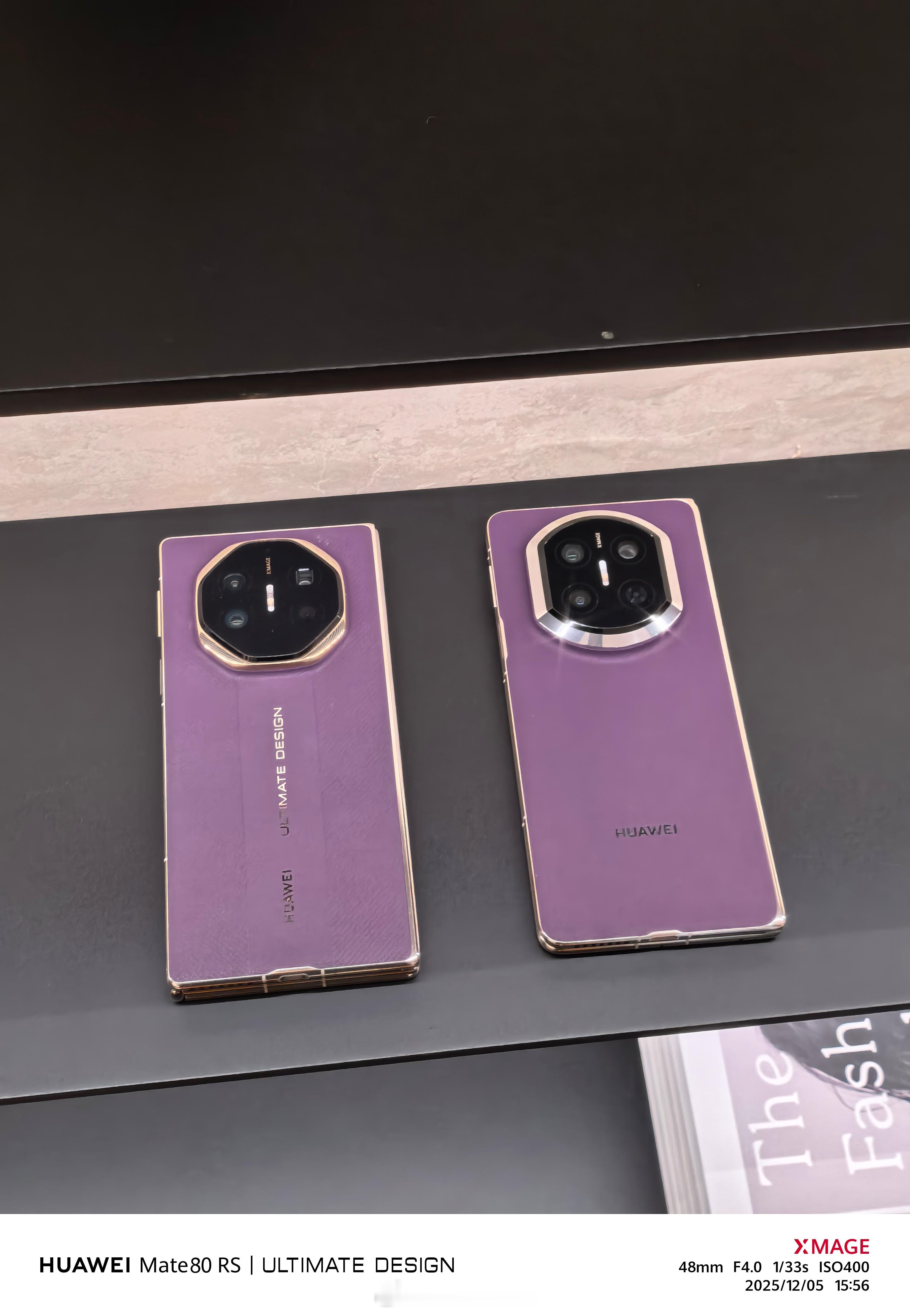 人生第一台折叠手机华为MateX7到手，帮我去提的。她买了一个Mate80U