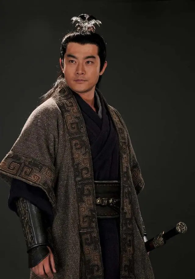 周瑜客观评价是三国名将，能进武庙很难是混子，但另一个客观事实就是，和他差不多级别