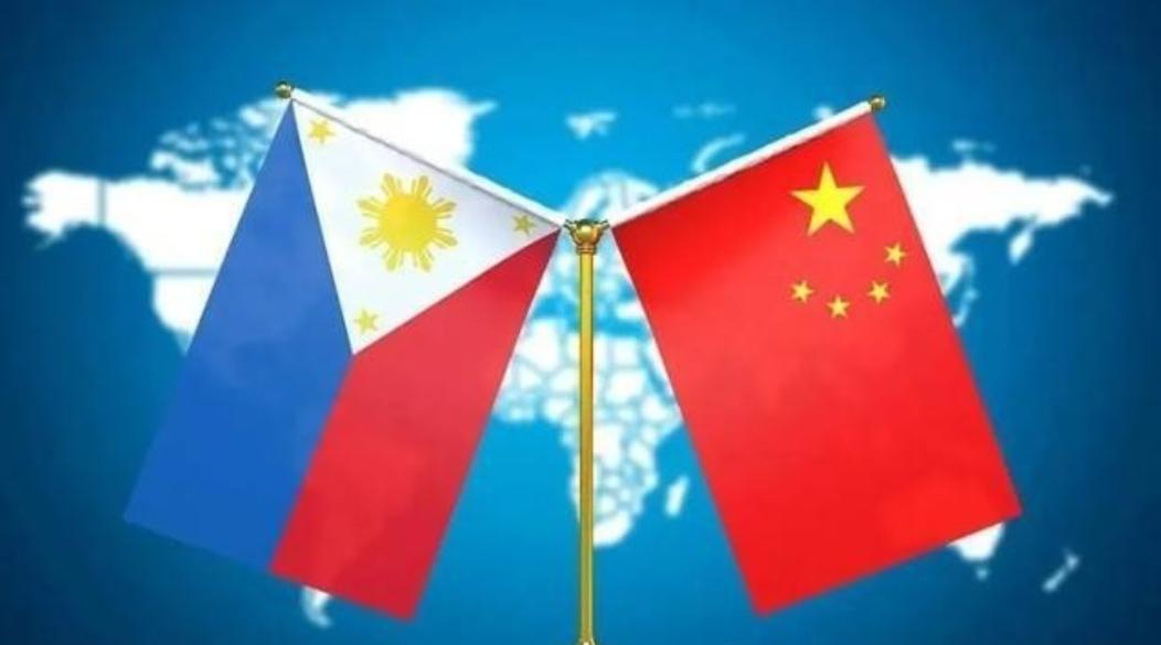 一位美籍华人发文表示：中国不要高看自己，连菲律宾这种小国都敢针对你们，而你们只能