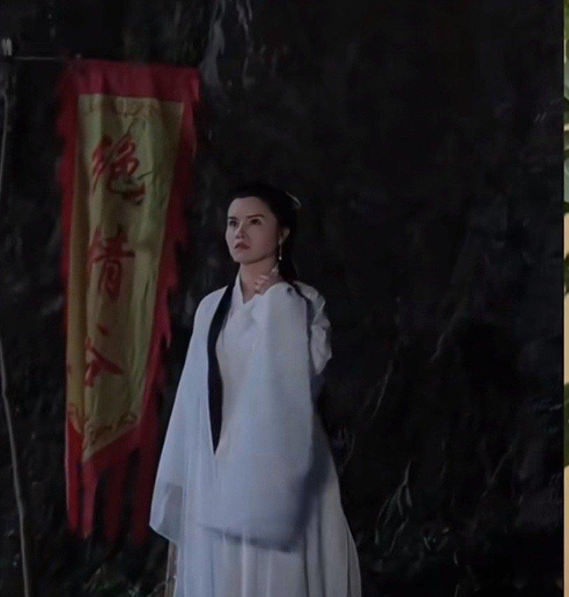 据说是越南翻拍的小龙女，李若彤刘亦菲如果看到肯定会大吃一惊吧