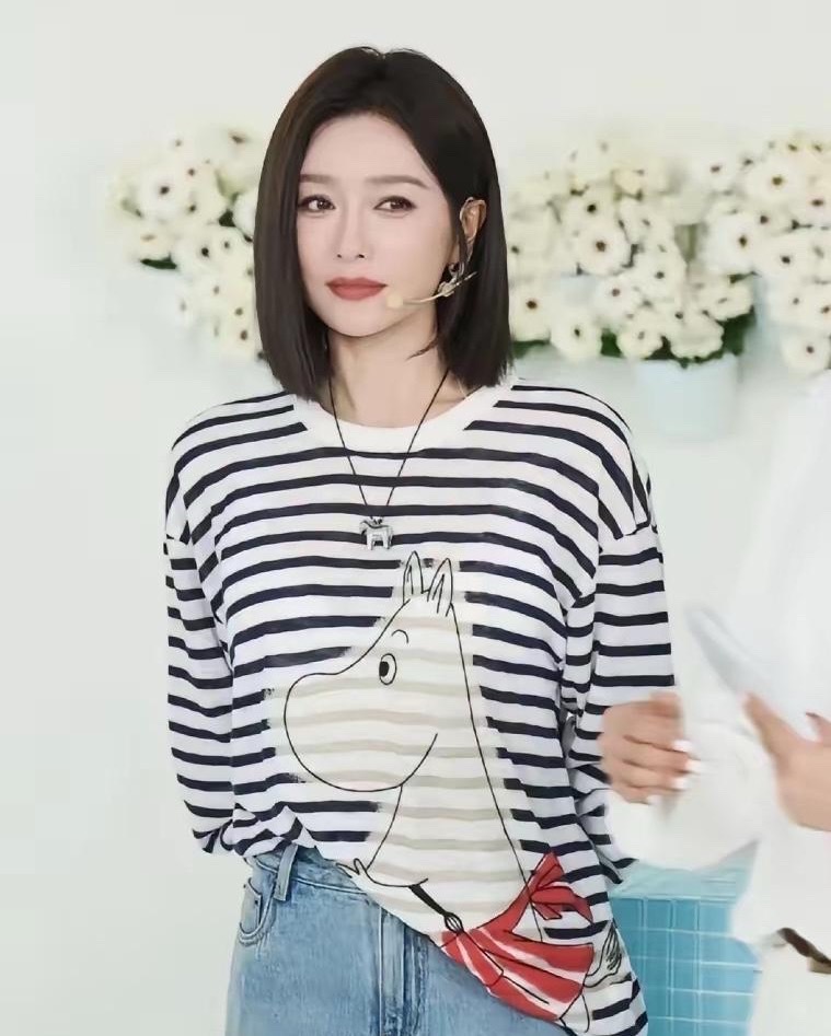 秦岚说：“因为我从来不跑步，跑步是很容易垮脸的。”我前两年为了减脂减龄，跟风每天晨跑五公里，跑了小半