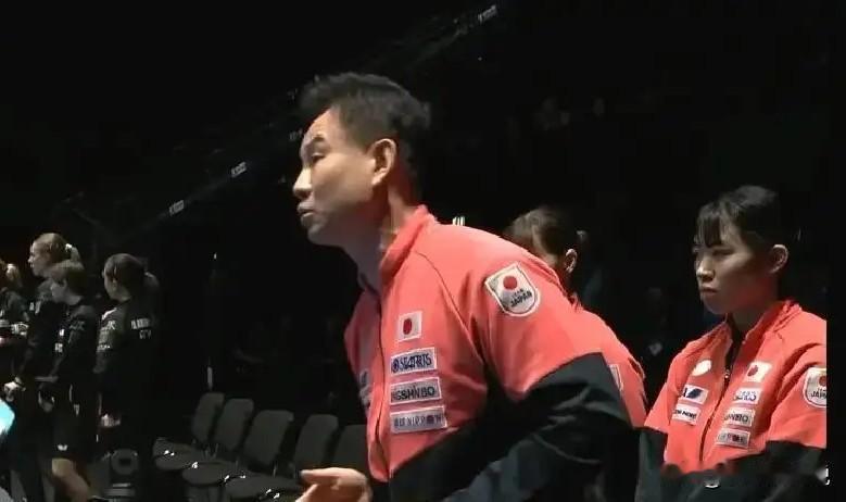 日本记者问他们女队主教练中泽锐:决赛为何不安排桥本帆乃香打两场呢？中泽锐的