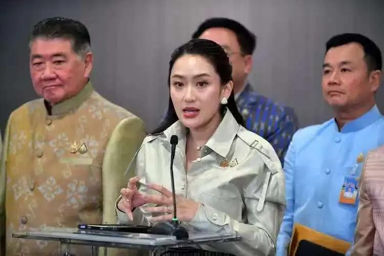 为什么佩通坦要担任文化部长？那么实际权力有多大？首先泰国宪法法院曾暂停前总理巴