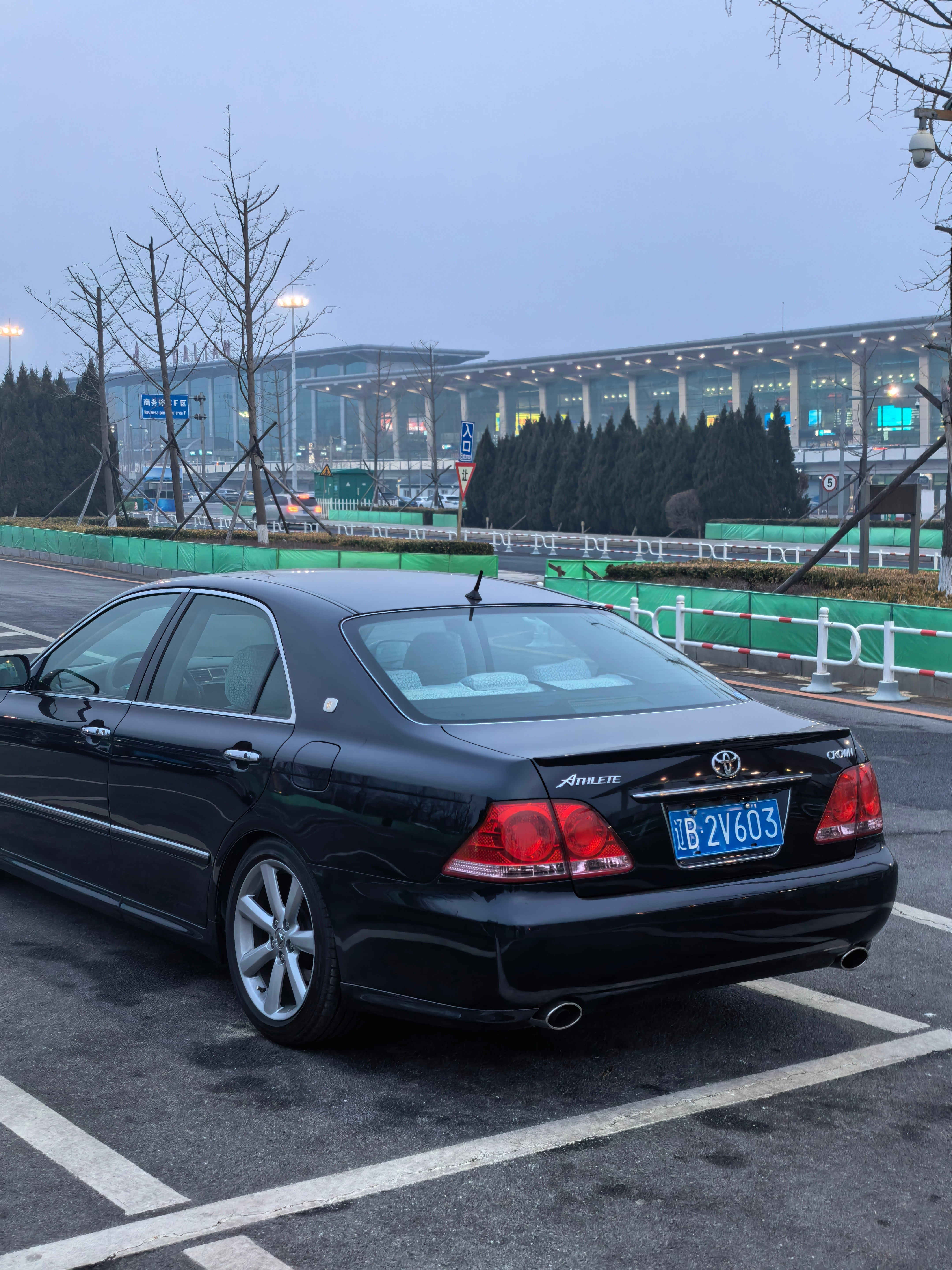 开着20岁的老皇冠，听了一早上《17岁》大连·大连周水子国际机场