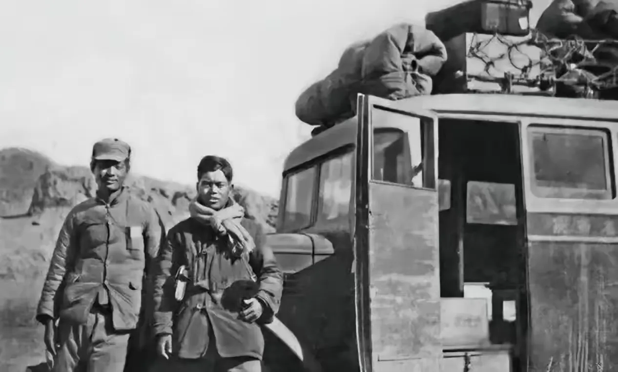1938年7月的一天深夜，东北军排长李长宽带队突围时，与1个日本兵在胡同口遭遇，