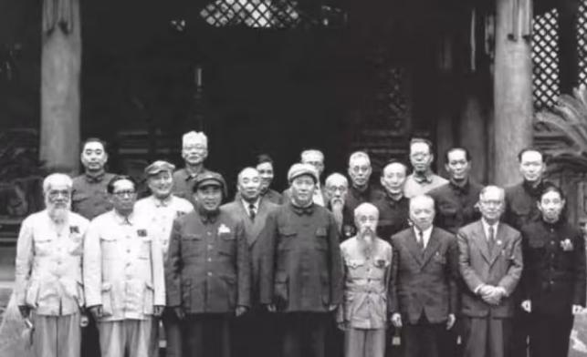 别再比较了！孙中山先生和毛主席，他们做的都不是一码事。 19世纪末到20世纪