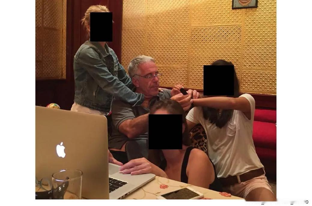爱泼斯坦在厨房追逐女孩我们在最新公开的萝莉岛文件中看到很多针对儿童的恶劣罪行……
