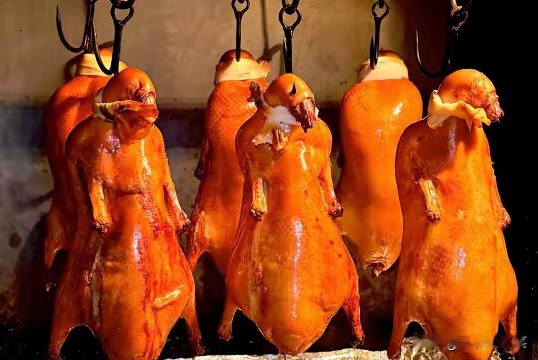 活鸭120元，做成烤鸭25元！利润还有36%，得知原因后：敢放心吃了这个价格