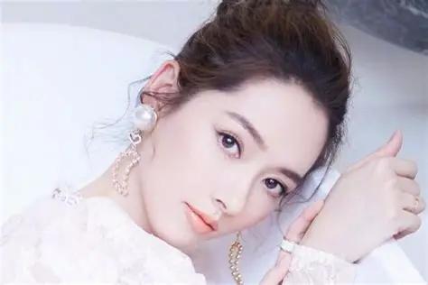 郭碧婷说“其实他们没有逼我生小孩，孩子是我自己想生的，我就是要住在台北，在这里生