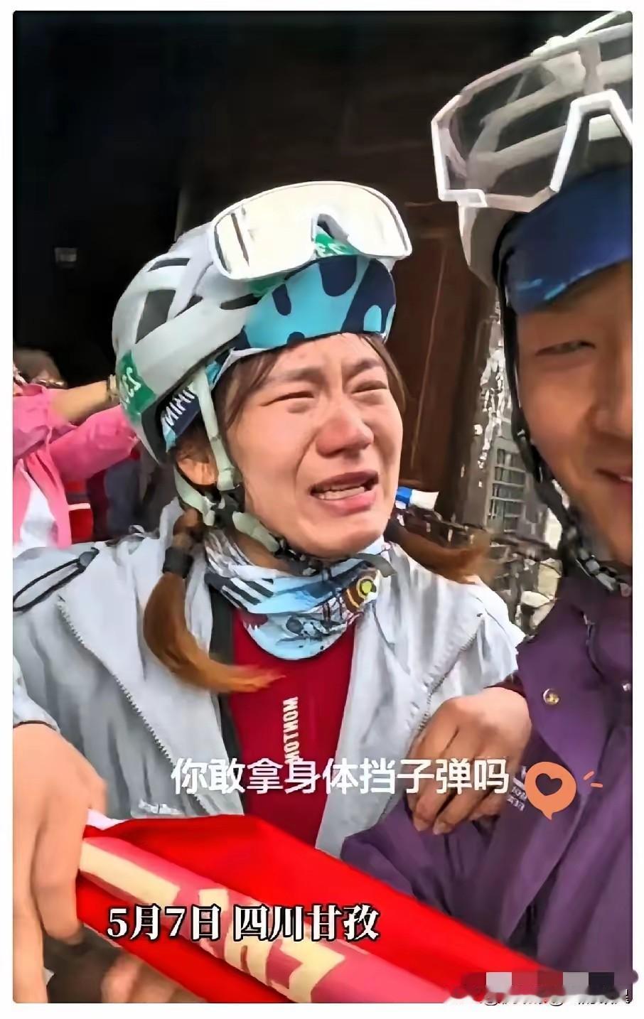 女子泸定桥上放声大哭，追问丈夫“敢挡子弹吗”：这盛世，全是先烈用命换的！5