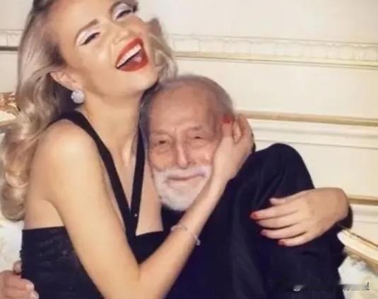 89岁娶26岁舞女郎，承诺巨额遗产，结果谁赢了？美国石油大亨J.Howar