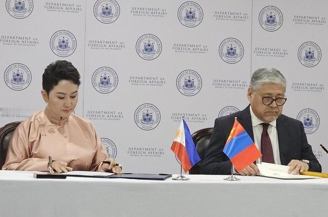 5月18日，蒙古国外长巴特策策格飞抵马尼拉，与菲律宾总统小马科斯举行会谈，签订的