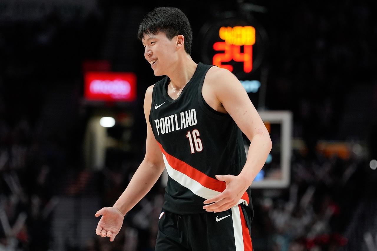 杨瀚森这波操作直接封神！北京时间3月30日，开拓者123-88大胜奇才，比赛已