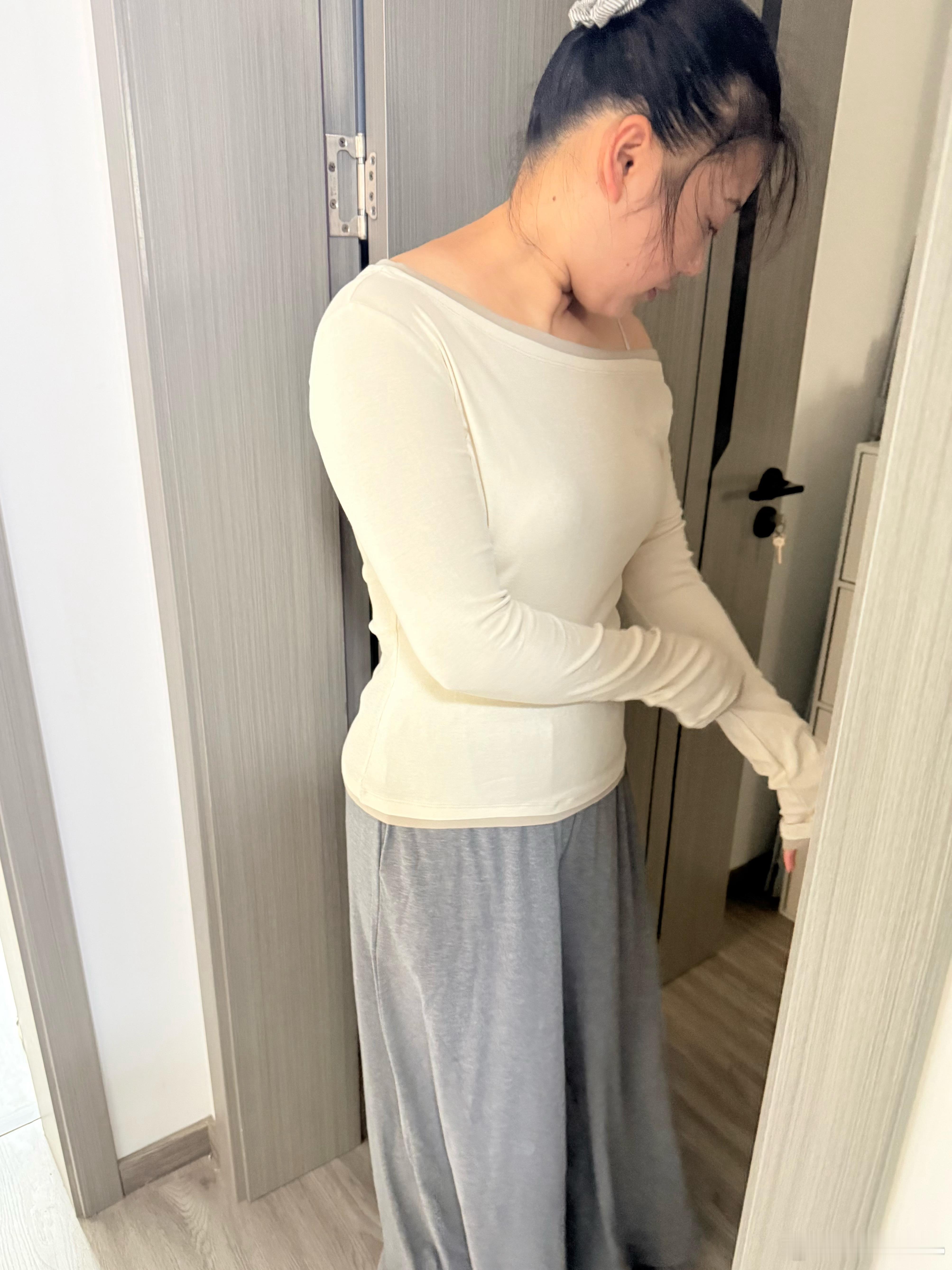 婷婷在试衣服，偷拍一张瘦得不行了我的天（158120！！！​​​