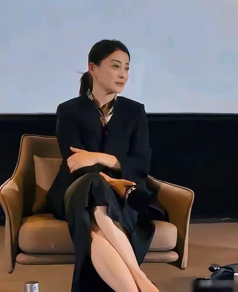 这位美女你们吗？她的名字叫做梅婷，和周涛很像，一眼就能看出来她的福气之相她的