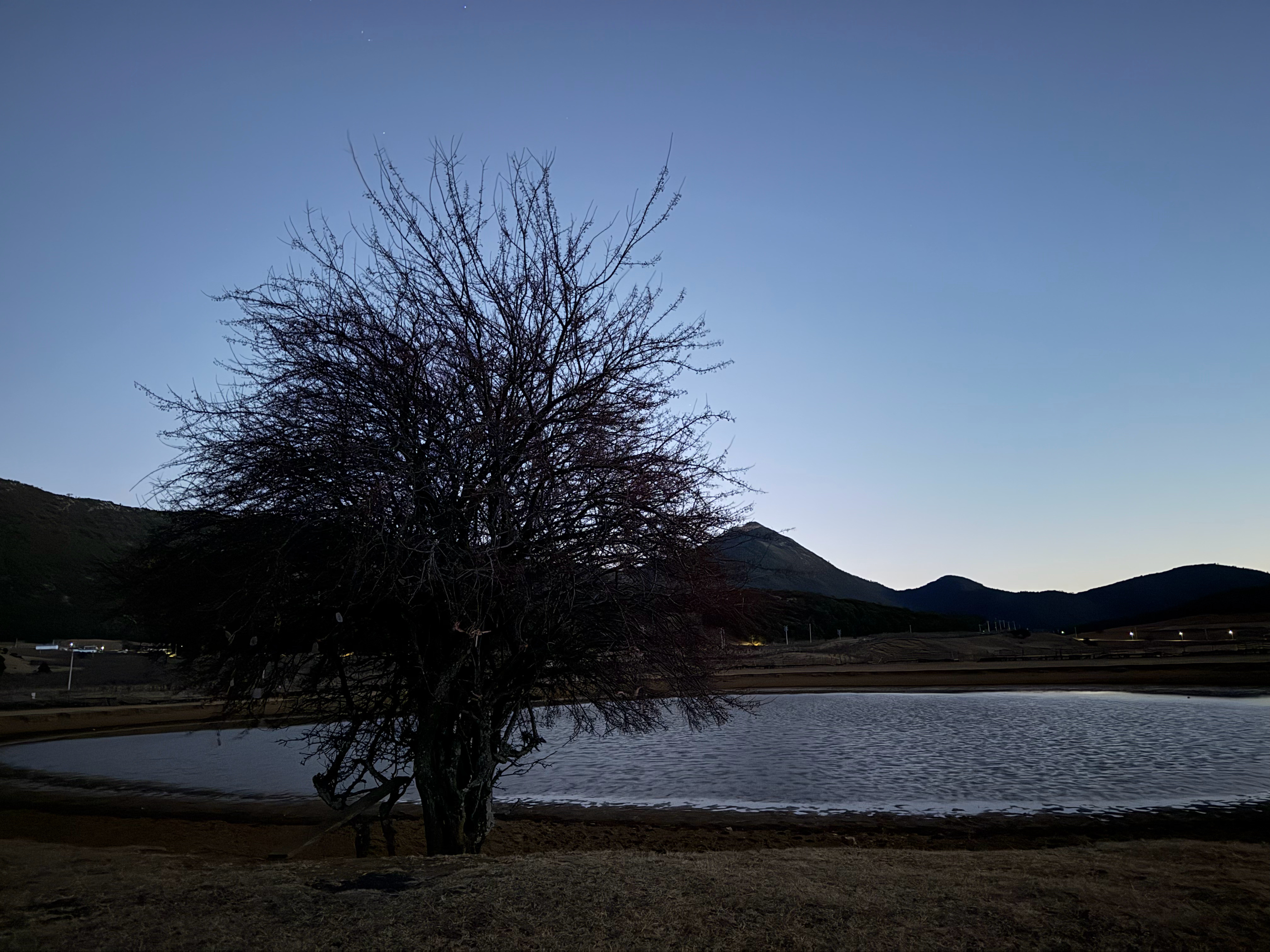 “通透”二字，从来都不指看世界、看别人、看事情，而是指看自己，最难的，还是把自己