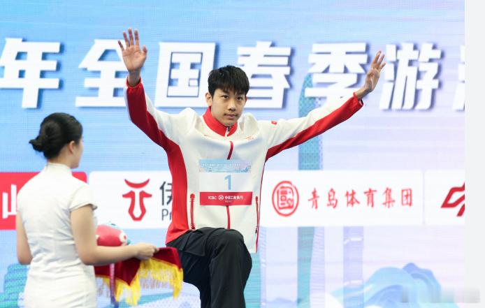 18岁张展硕当下极限发挥竟然已超潘展乐马尔尚出道两年来成绩一路上扬就没停过