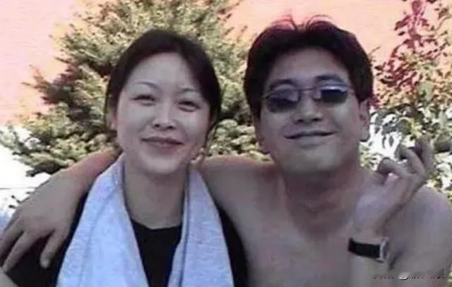 2007年，水均益的妻子意外瘫痪，他竟二话不说就要离婚，面对女儿撕心裂肺的哀求，