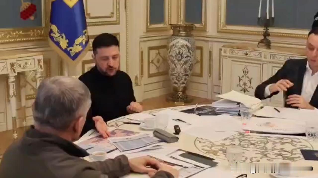 波克罗夫斯克地区局势十分严峻，俄军集结了17万部队，普京要亲自前往波克罗夫斯克，