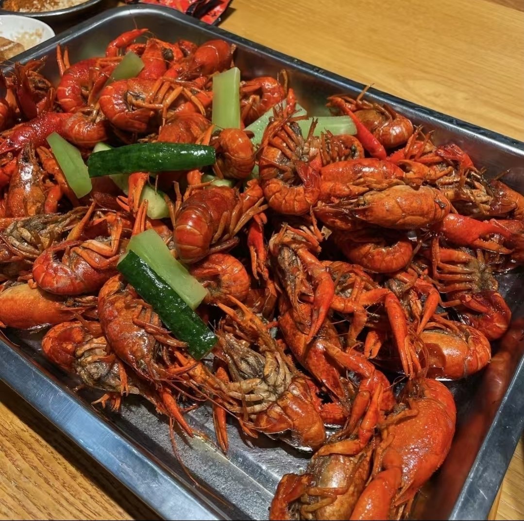 终于忙完了可以整个小龙虾不得不说味道确实味美多汁今日运气最佳[超