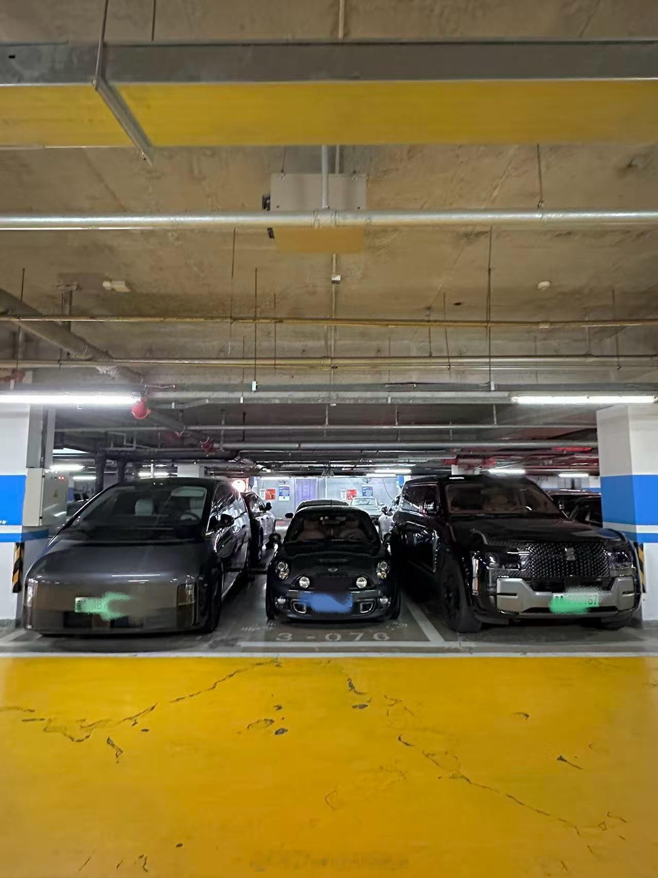 新能源大汽车和旧能源小汽车现在的电车真的越来越大​​​