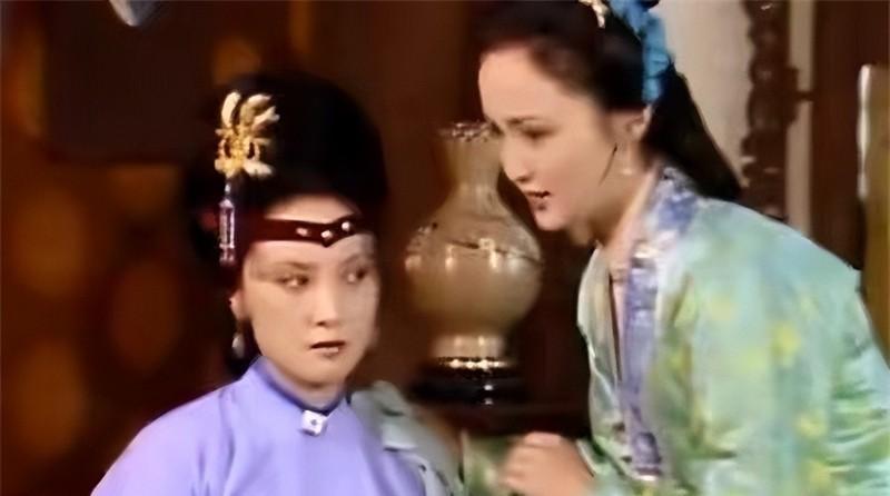 薛宝钗是乳名，那她的大名叫什么？书内有多处暗示，细思恐怖薛宝钗家是金陵四大家族