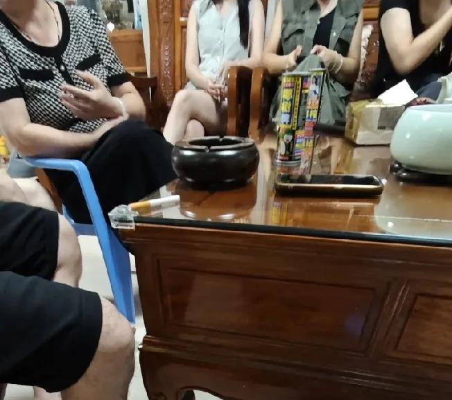 潮汕两表弟相亲屡战屡败：34岁抠门到奶茶AA，30岁见女生就变哑巴！父母愁秃头：儿媳妇到底在哪？