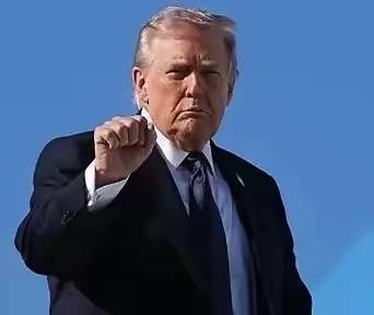 空军一号上突然放话！特朗普憋了一路，到底想干啥？谁也没想到，特朗普访华全程