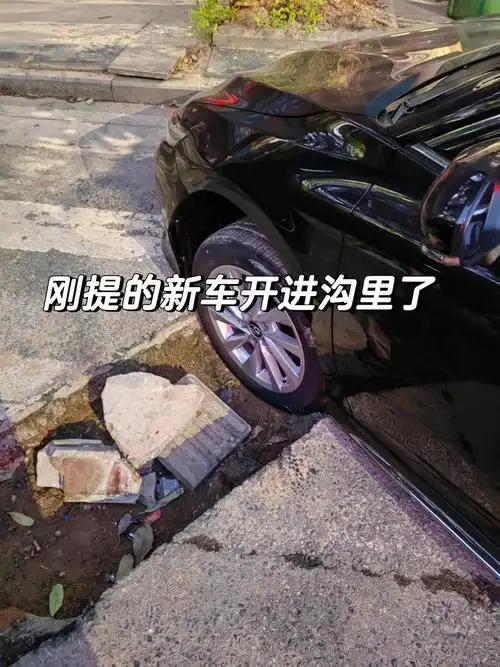 开车不小心过了个坑，结果把轮胎给干爆了！出现这种情况，很多人第一反应就是真倒霉，