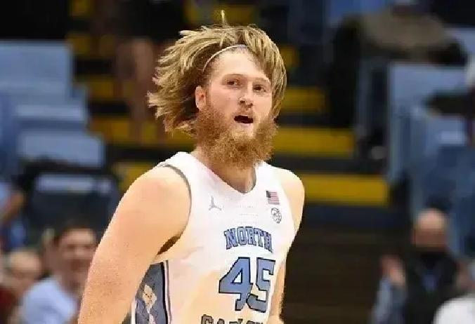 上海男篮客场打南京同曦，输了个107比121。客场两连败，这脸丢大了。南京