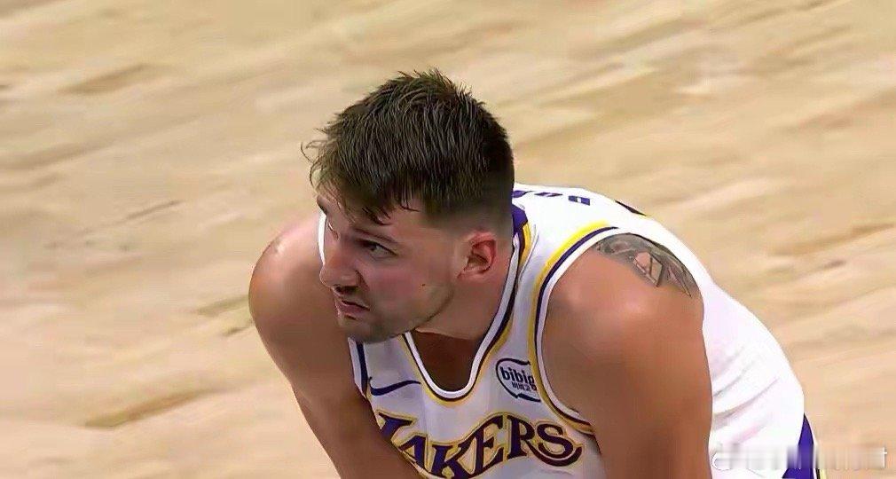 毫不留情地给湖人这3人打出不及格分数，但有2人的表现却接近满分！北京时间12月1