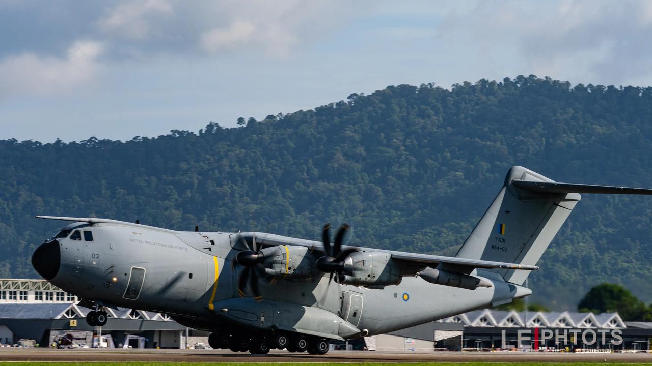 2020年5月，西班牙空军一架A400M在萨拉戈萨降落时撞鸟。鸟不大，但是A40