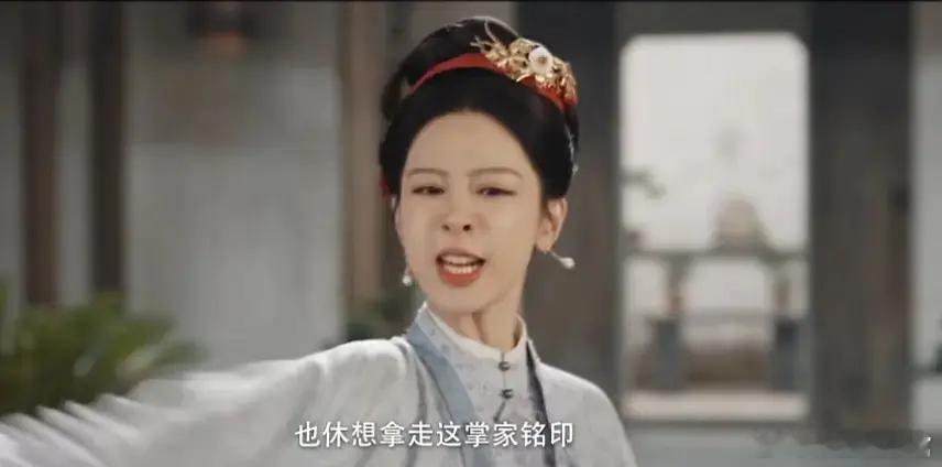 她现在的问题面中庭很僵硬，做表情的时候，眼睛眉毛在努力，嘴巴在努力，甚至鼻孔都在