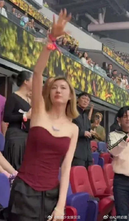 电视上看着一般般，真人巨帅。