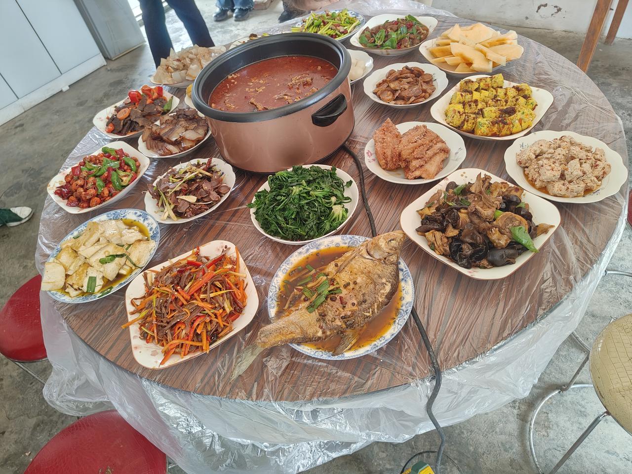 不知道大家发现没有，今年过年走亲戚，餐桌上的画风突然变了。就拿我自己来说，初