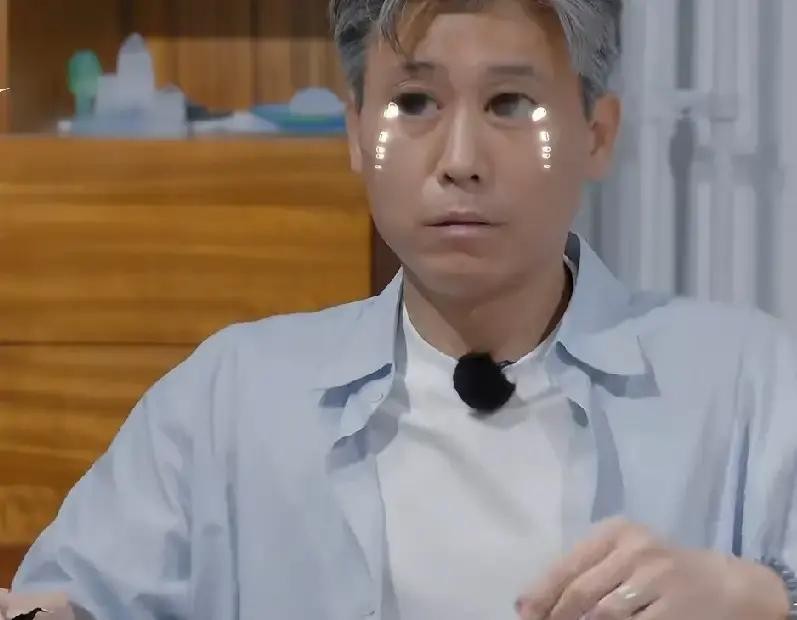 52岁原本该是端着保温杯泡枸杞的年纪，偏偏有位实力派老戏骨在节目里拼得比二十出头的小鲜肉还要命前两天