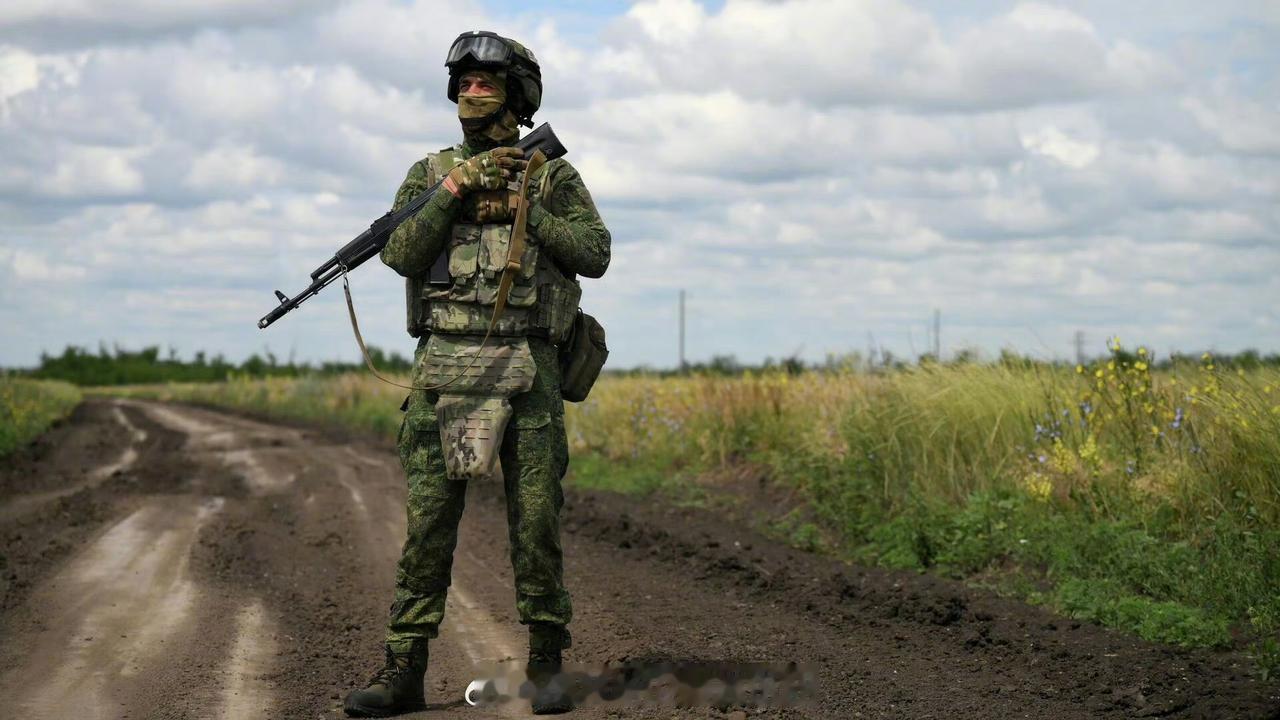 俄媒讲的故事，都能拍成电视剧了。据俄罗斯媒体报道，俄罗斯记者谢苗表示，“一名被俘