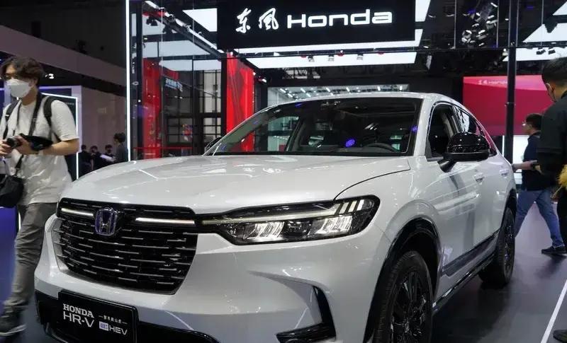 朋友说不考虑刚上市的本田HR-V，转头要去订博越L我有点不解，问他H...