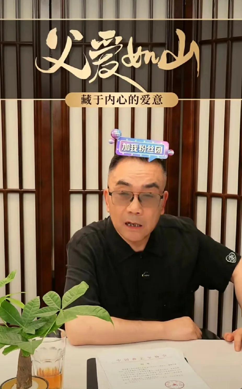 杨议开直播人气十万加，回应杨少华去世相关争议话题7月13日晚，杨议在社交媒体开