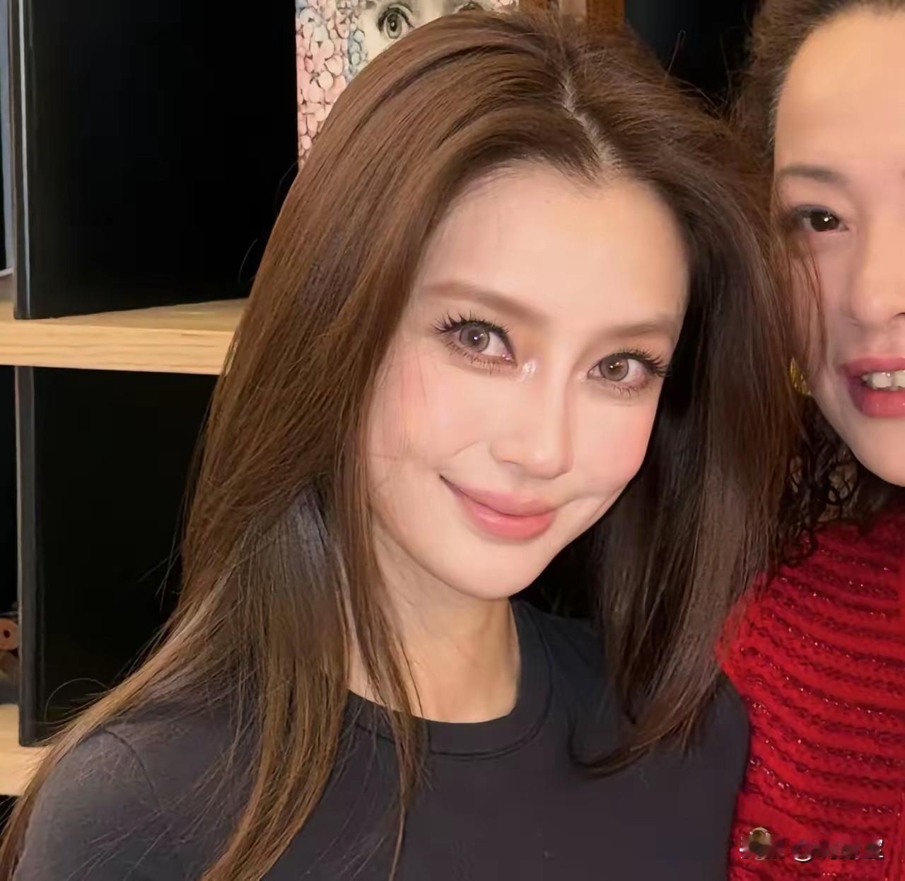 杨颖现在为了回归有些用力过猛了前段时间因为翻拍早期妆造又尝到了流量的甜头现