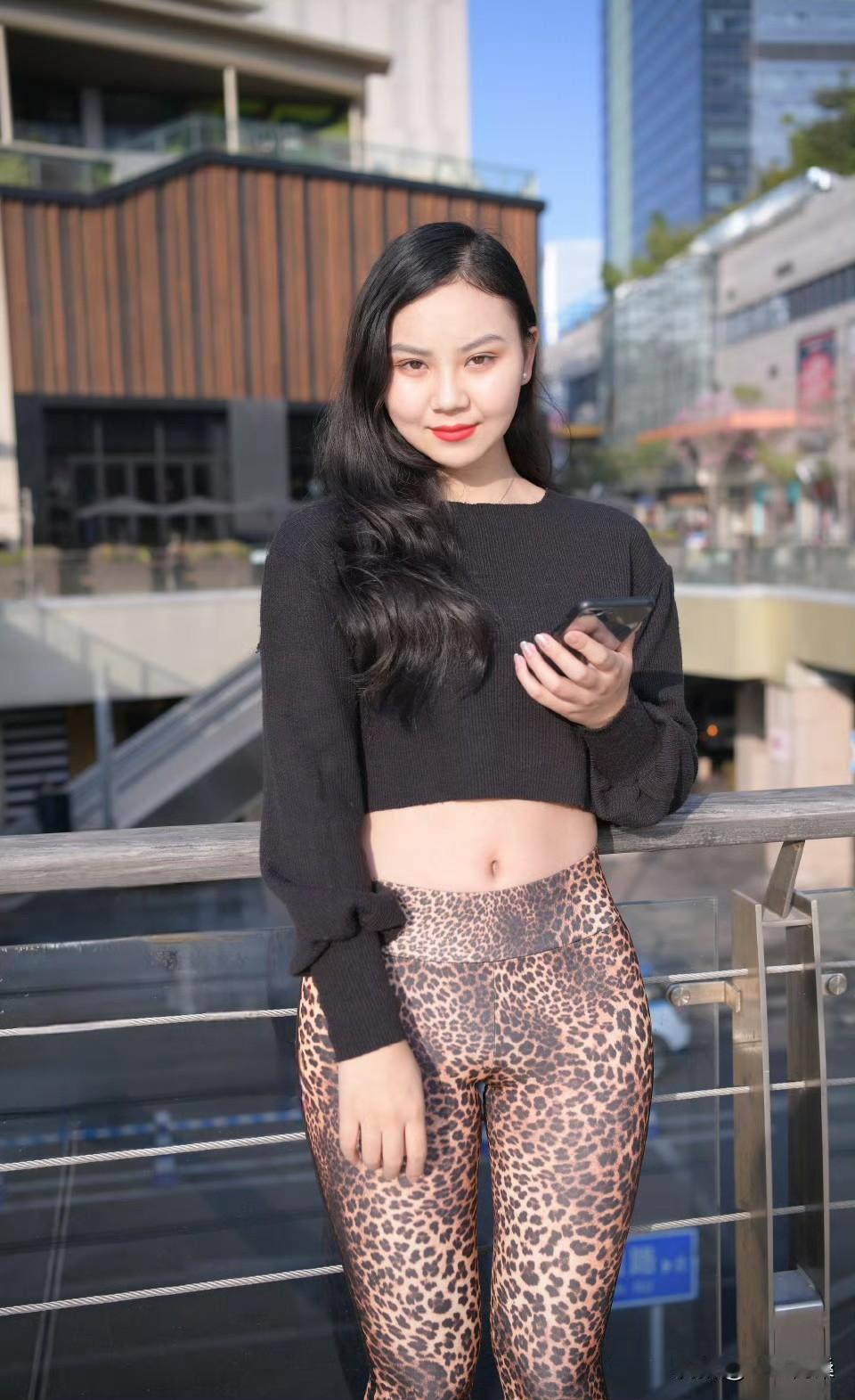 晒图笔记大赛穿豹纹裤的女人就是好看。