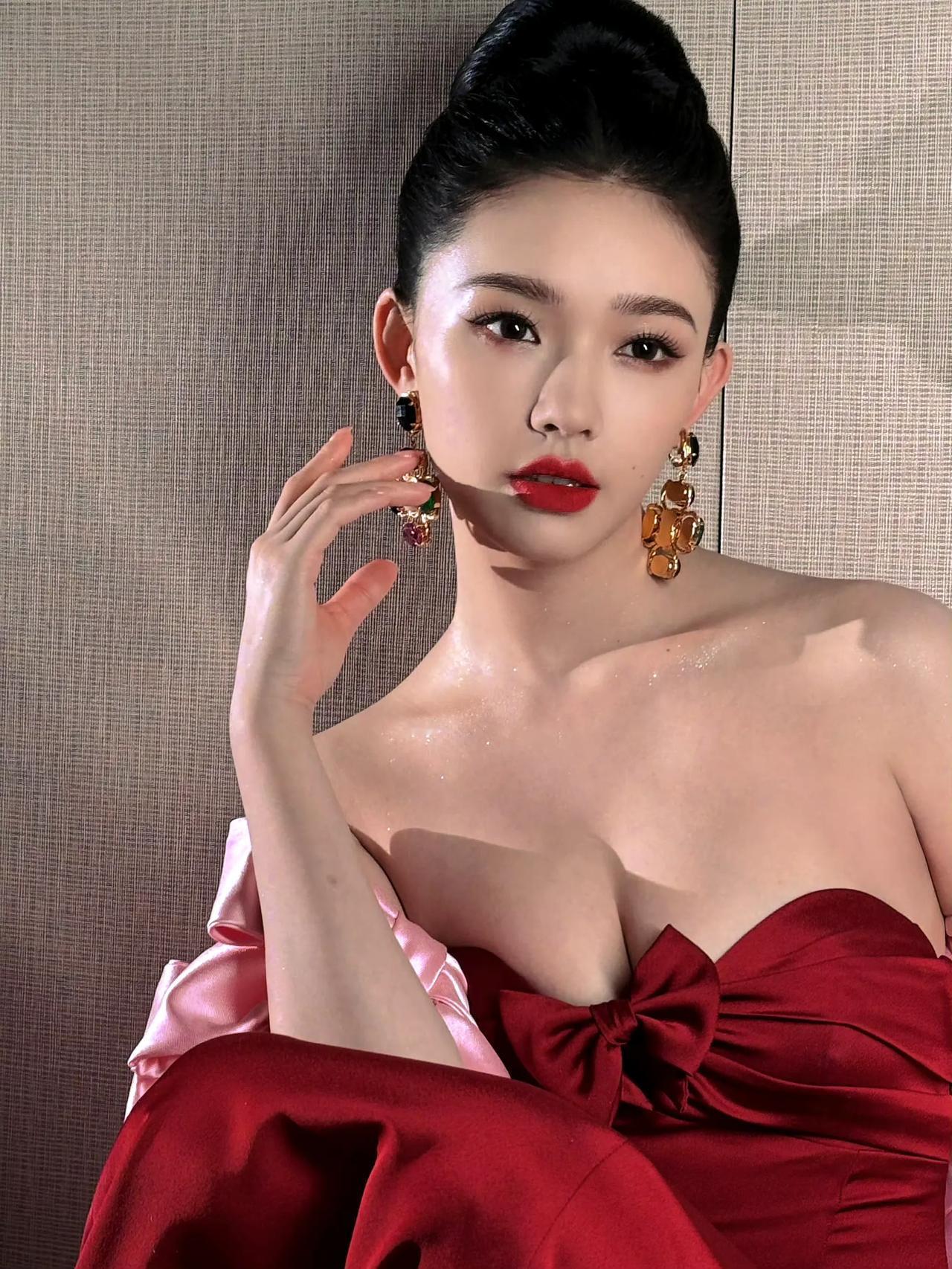 林允怎么做到如此短暂之间就充满浓浓的女人味了呢​​​[比心]林允娱乐