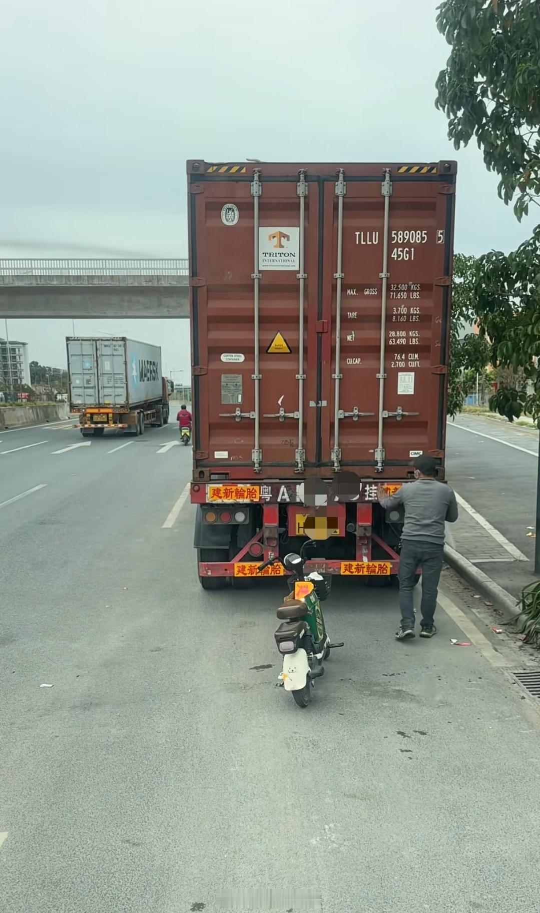 建新轮胎，货车界的藤壶​​​