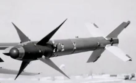 1958年，温州空战中，敌人发射了一枚响尾蛇导弹却没有爆炸，还落在了温州，赫鲁晓